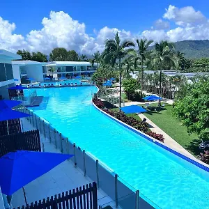 Pool Aparthotel