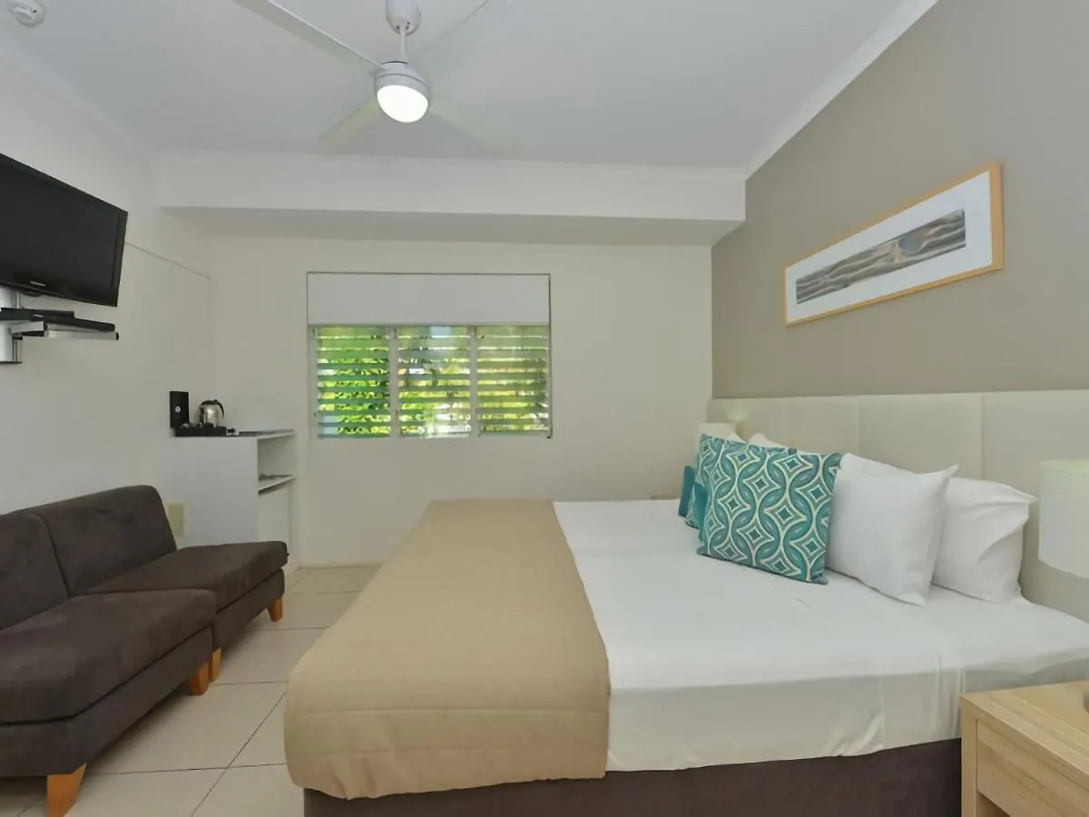 Ocean Sounds 2 Bedroom Apartment Port Douglas