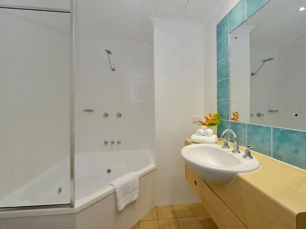 Ocean Sounds 2 Bedroom Apartment Port Douglas