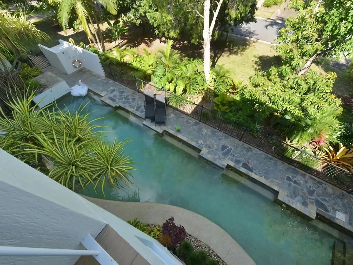 Ocean Sounds 2 Bedroom Apartment Port Douglas